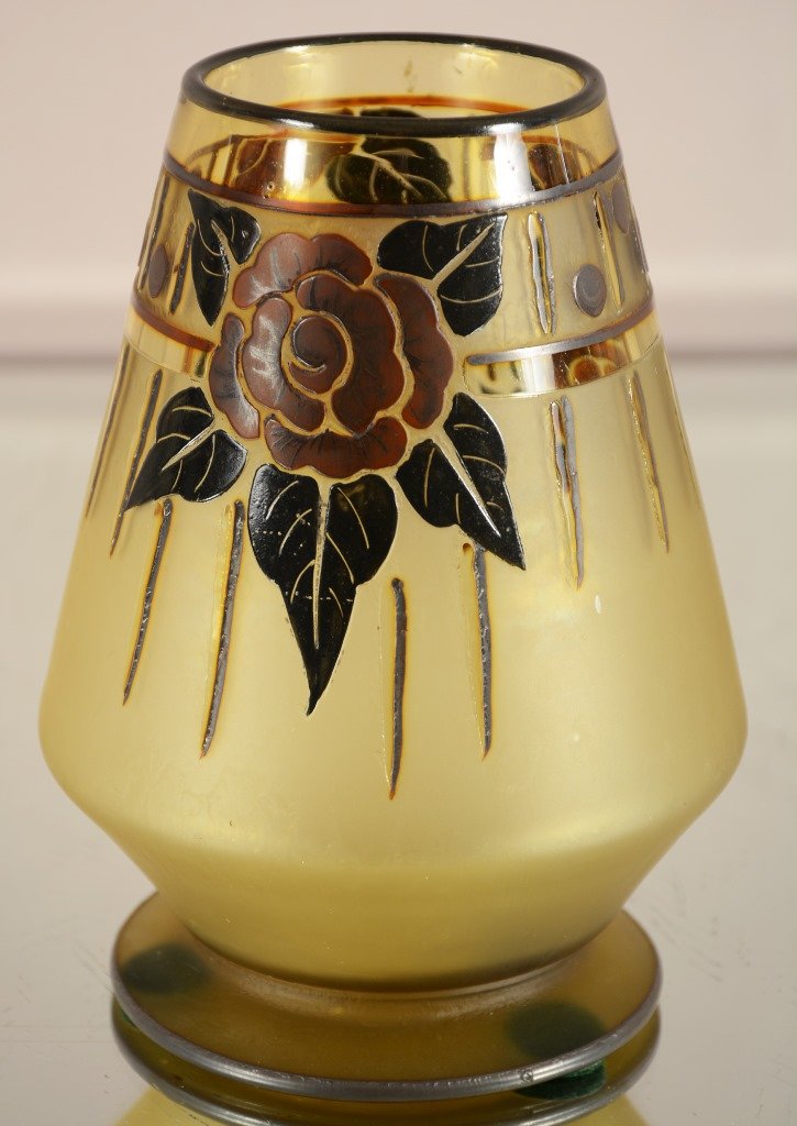 French art deco style art glass vase: French art deco style art glass vase, cameo cut, floral decorated, signed R. ARGYL. 6½”t. Ca. 1920.