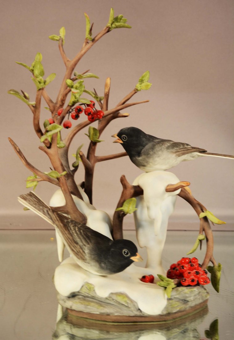 Boehm porcelain statue of Junco birds 400-12 (1 of 2)