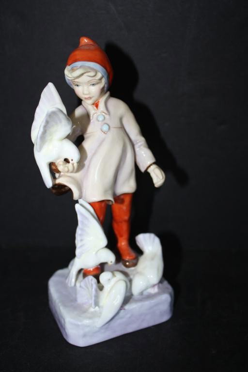 Royal Worcester Figurine November 3418: Marked on bottom. Excellent Condition