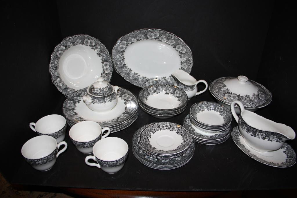 Enoch Wedgewood Turnstall "Malverne": 4 dinner plates 4 bread dishes 4 soup bowls 4 small sauce bowls and saucers 4 cups and saucers 1 serving platter 1 covered vegetable bowl 1 large vegetable bowl Creamer and Sugar Bowl