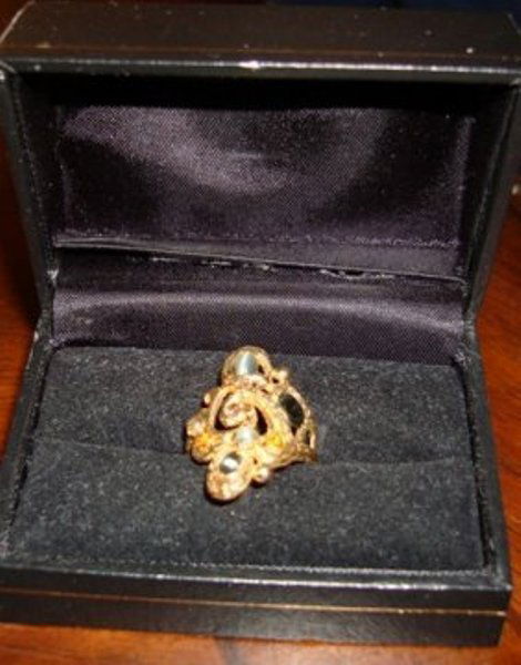 Ladies 14k Yellow Gold Alexandrite & Sapphire Ring: Ladies 14k yellow gold alexandrite & sapphire ring . 70cts alexandrite, about 2. 50 ct of sapphire comes with apprasial