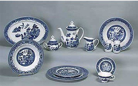 Dinner set. Blue Willow pattern. 47 pieces.: Code: 37889 Dinner set. Blue Willow pattern. 47 pieces. Set includes 8 five-piece place settings (dinner plate, salad plate, soup bowl, cup and saucer). Serviing pieces include teapot, sugar, creamer,