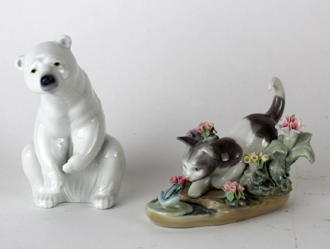 Lot of 2 small Lladro figurines (1 of 3)