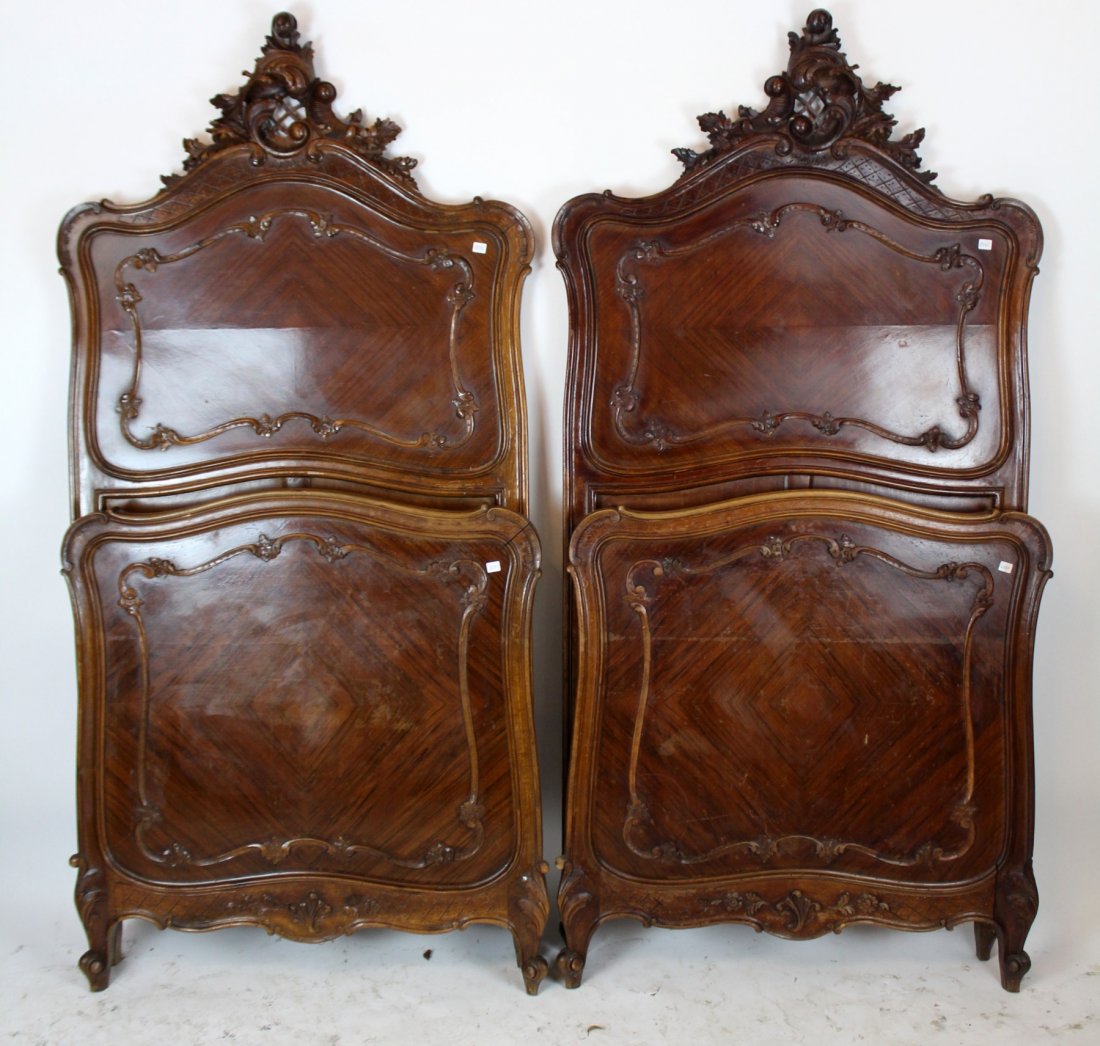 Pair of  French Louis XV beds (1 of 6)