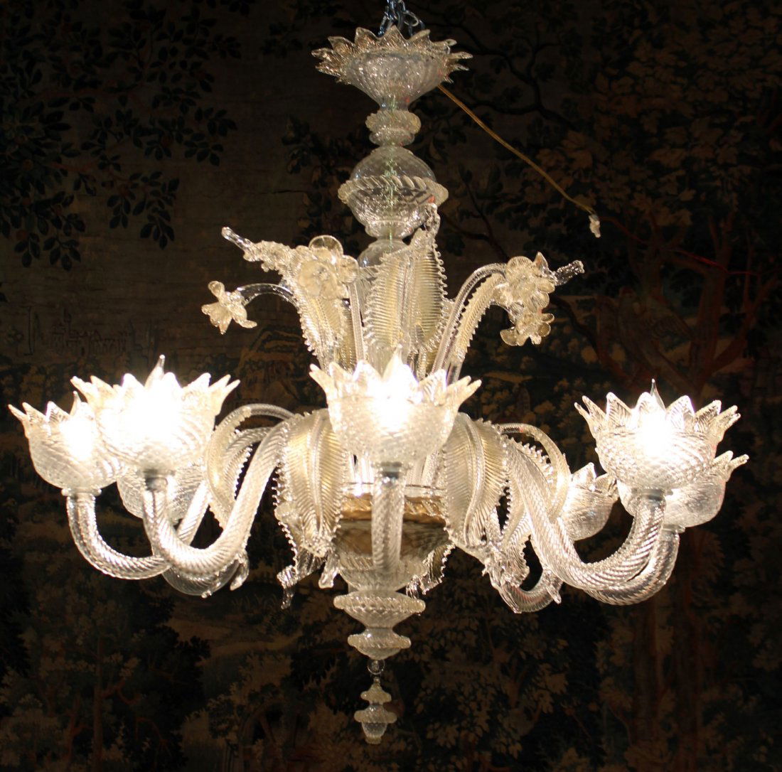 Venetian Arredoluce 8-arm Murano glass chandelier: Venetian Arredoluce 8-arm Murano glass chandelier. 36"h x 36"w