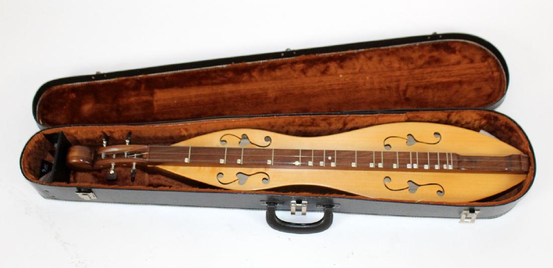 Vintage Dulcimer in case (1 of 4)