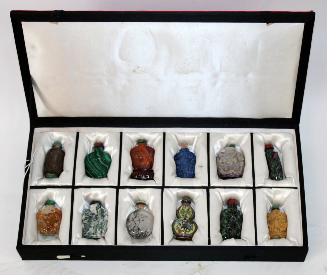 Collection of 12 Chinese snuff bottles (1 of 5)