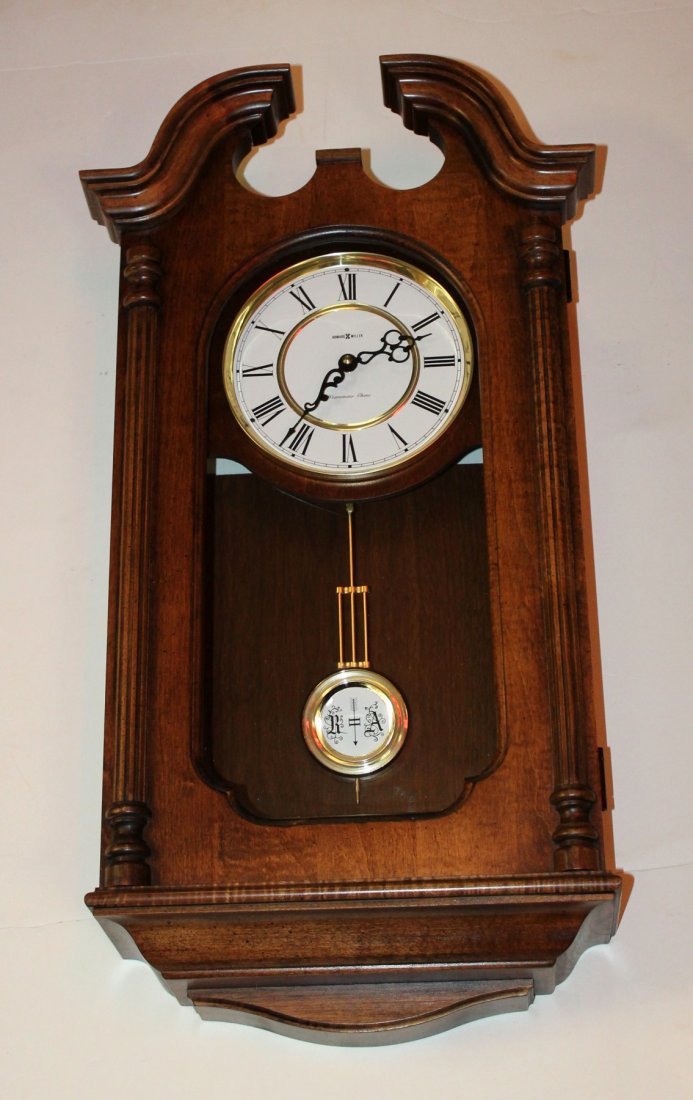 Howard Miller wall clock (1 of 4)