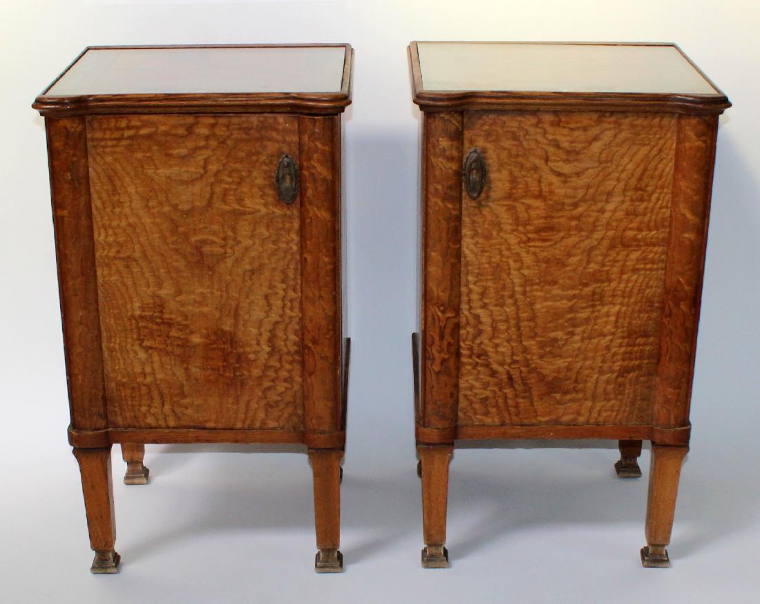 Pair of Art Deco Satinwood nightstands (1 of 6)