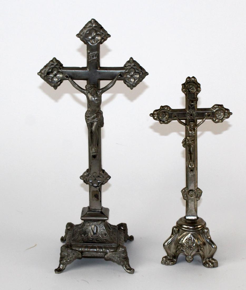 Lot of 2 white metal catholic crucifixes (1 of 4)