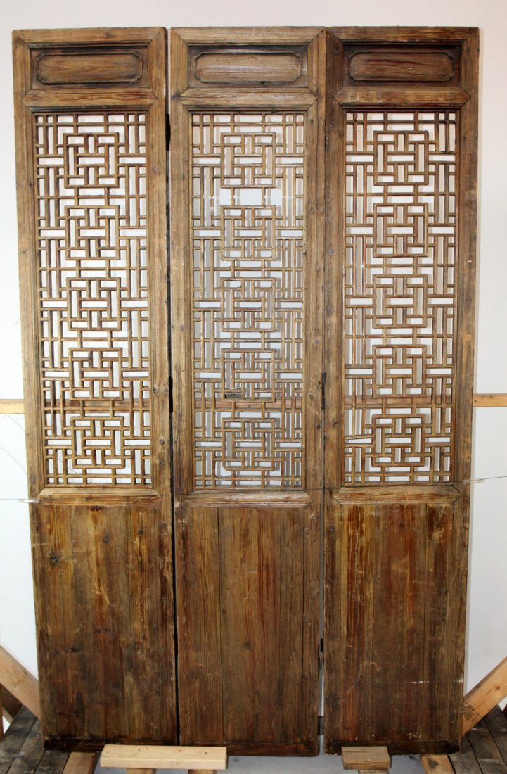 3 panel pierce carved Chinese screen (1 of 4)