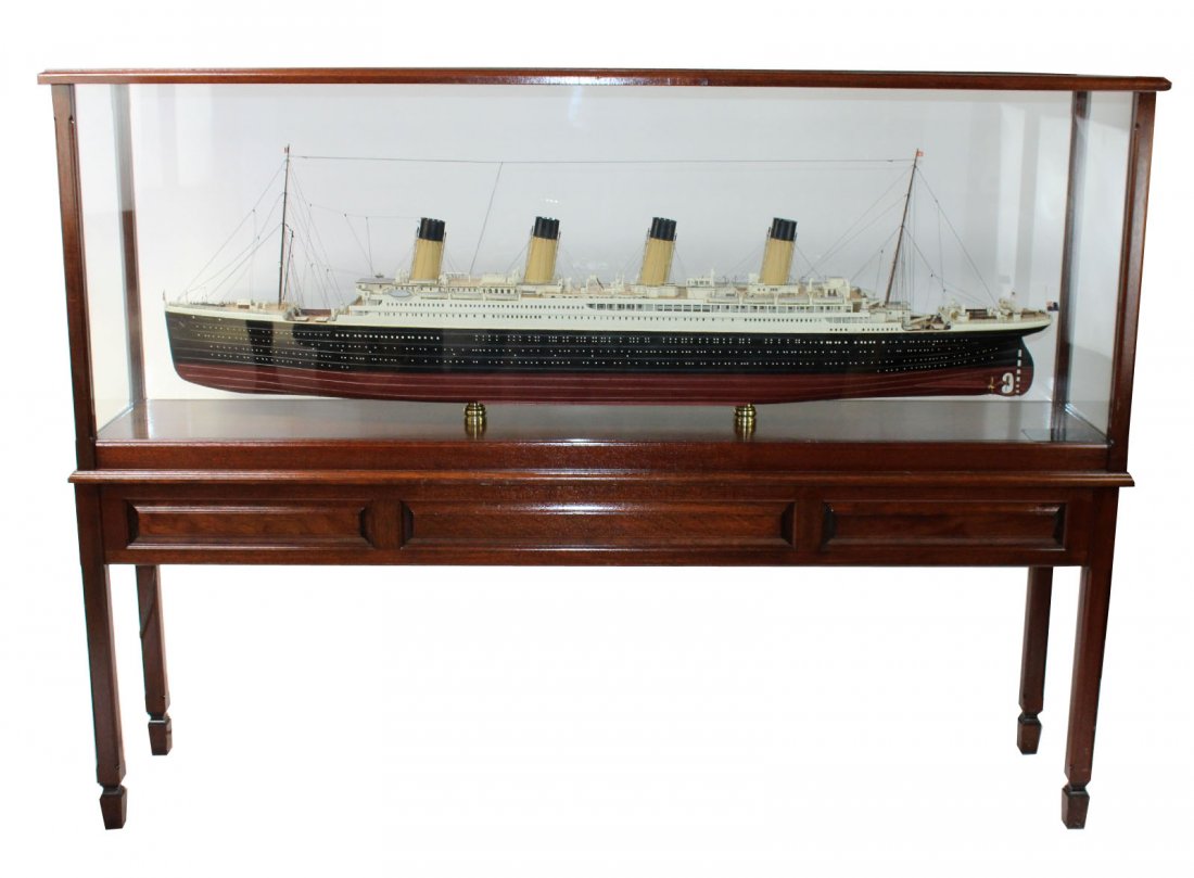 Large scale Titanic model in display case
