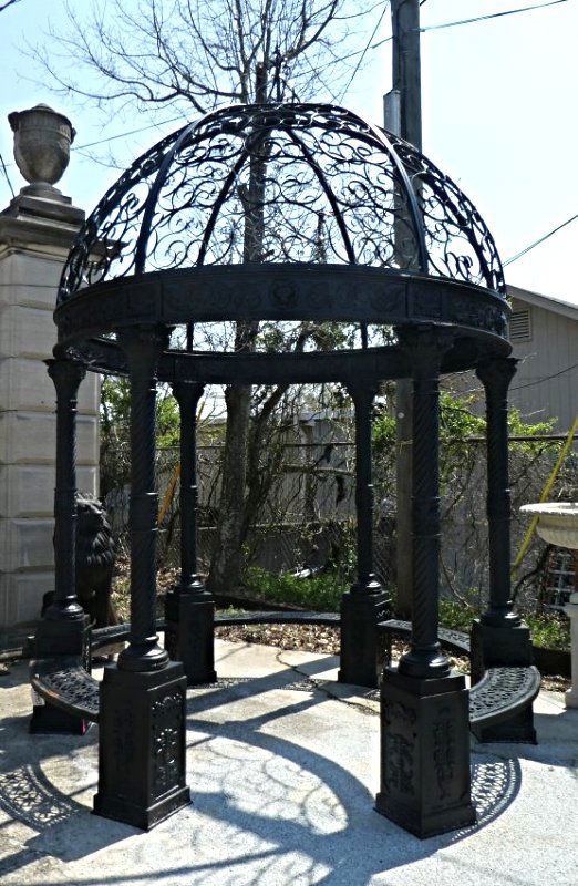 Classical gazebo in cast iron with dome top (1 of 5)