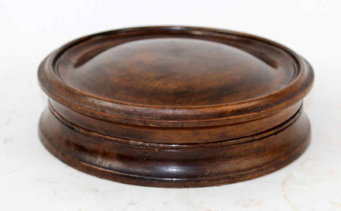Turned walnut round box (1 of 5)