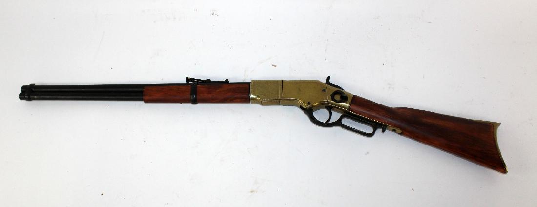 Model of Winchester 32 carbine (1 of 5)