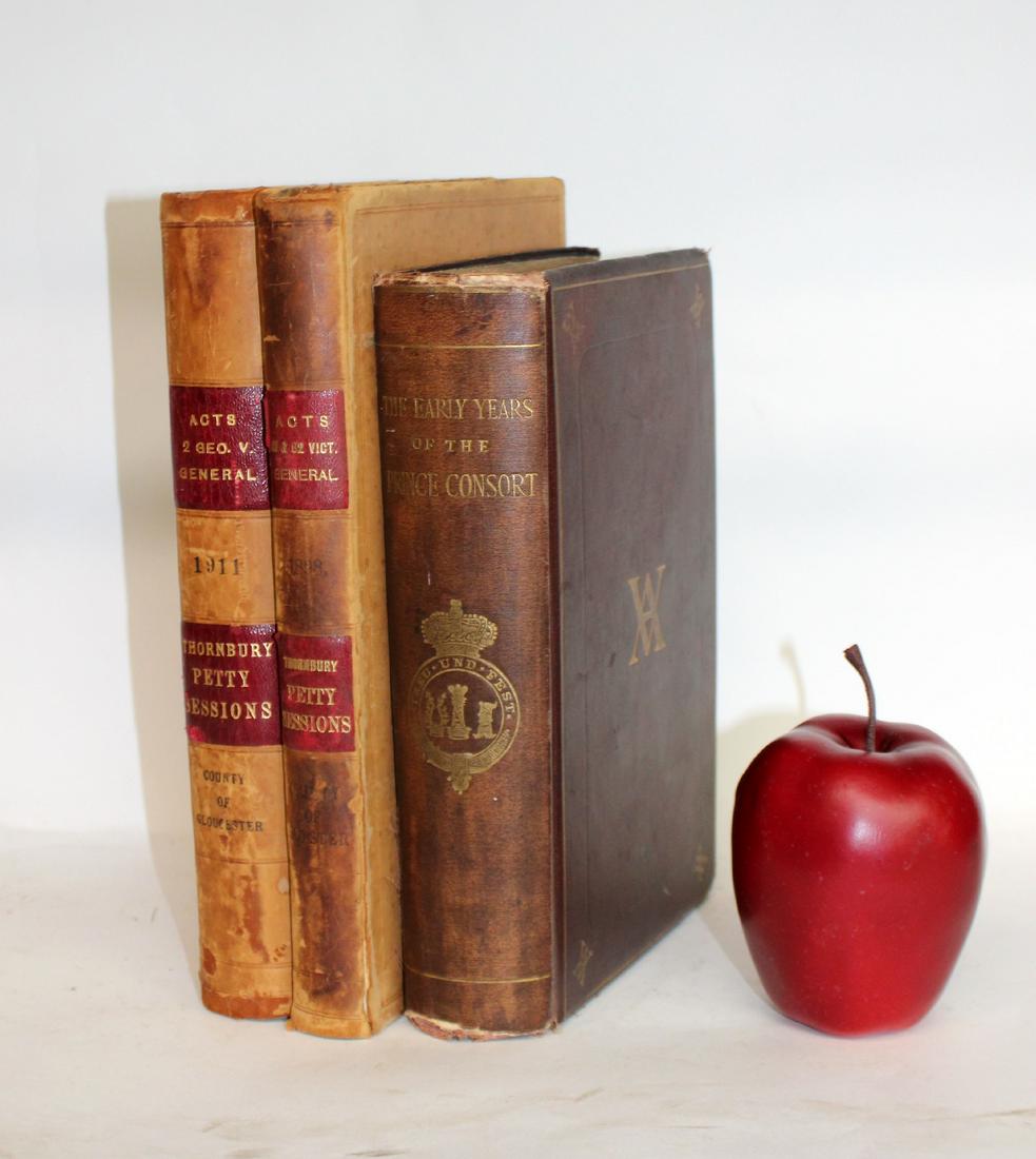 Lot of 3 vintage books (1 of 4)