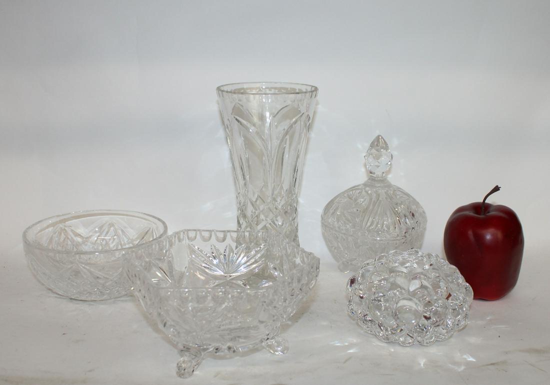 Collection of crystal decorative pieces (1 of 6)