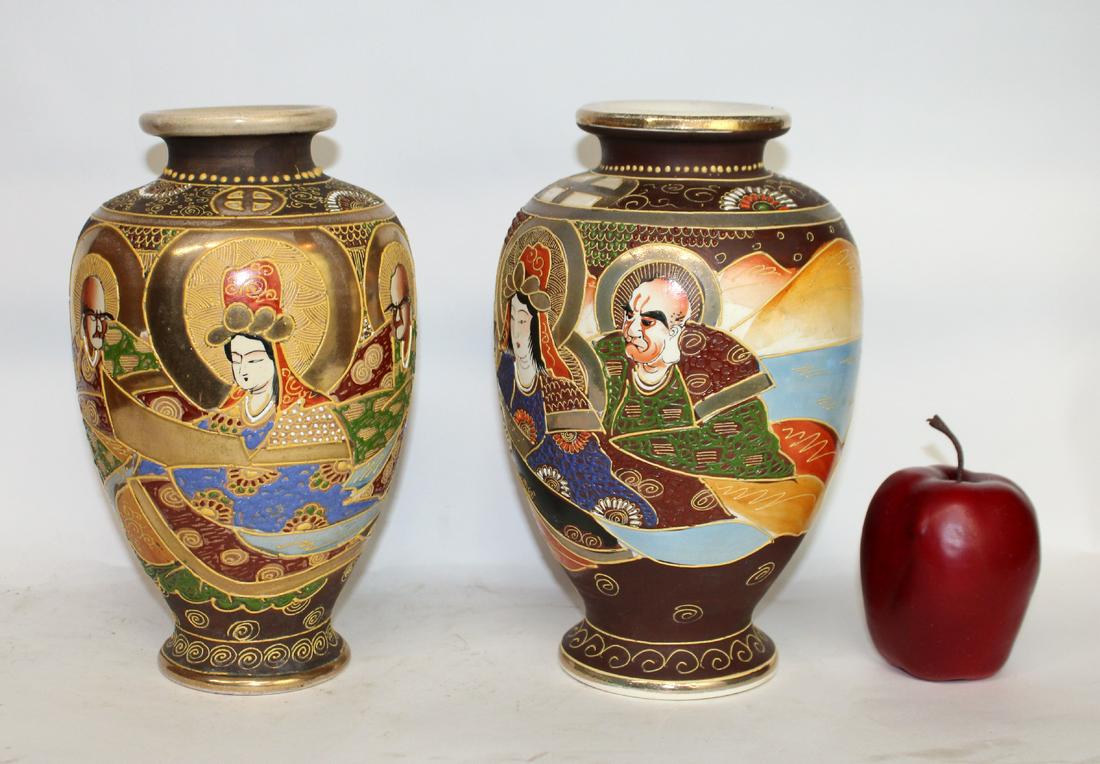 2 Japanese Satsuma painted vases (1 of 5)