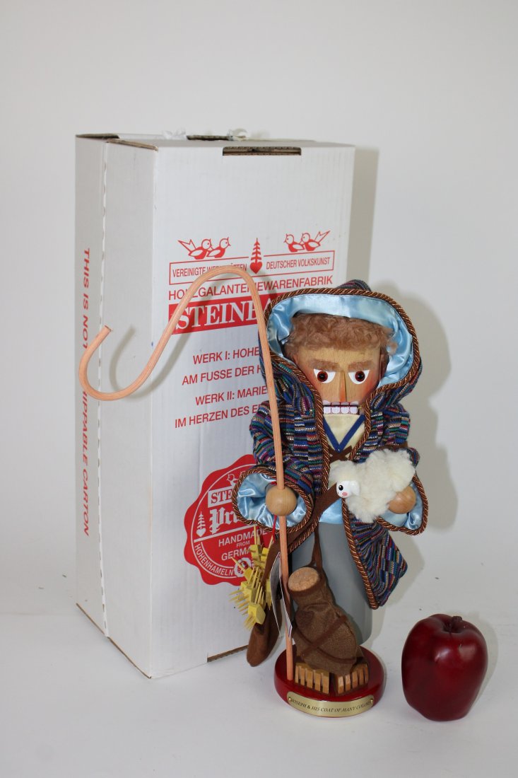 German Steinbach nutcracker Joseph & his coat (1 of 8)