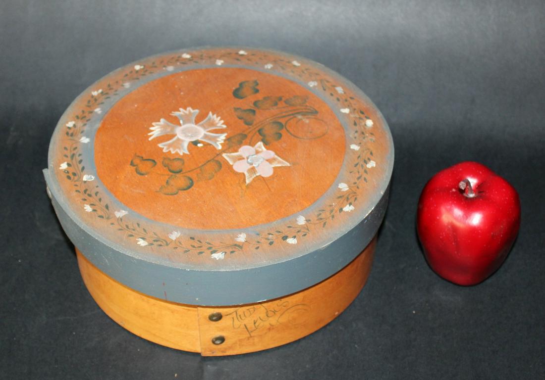 Shaker wooden box signed Judy Lelois (1 of 5)