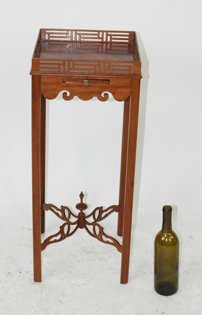 Chippendale style tea table in mahogany (1 of 5)