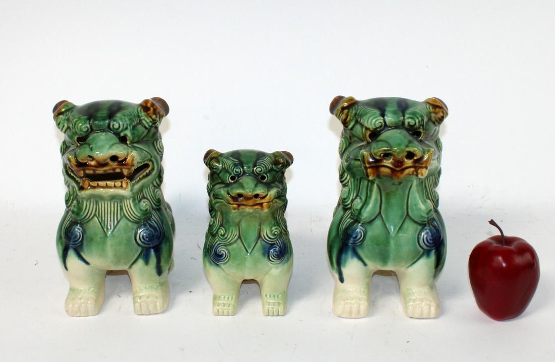 Set of 3 chinese ceramic foo dogs statues: Set of 3 chinese ceramic foo dogs statues. 21st century. 8"h-10"