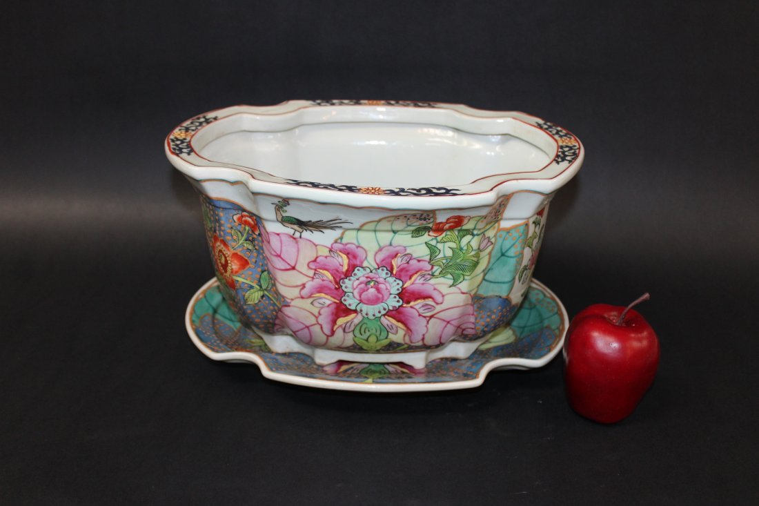 Chinese porcelain cachepot and tray (1 of 12)