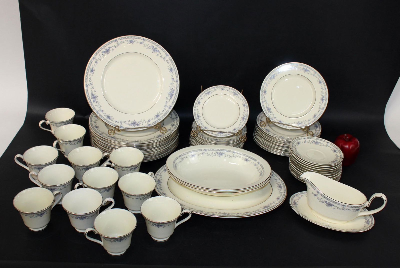 Minton Bellemeade china service for 12 (1 of 8)