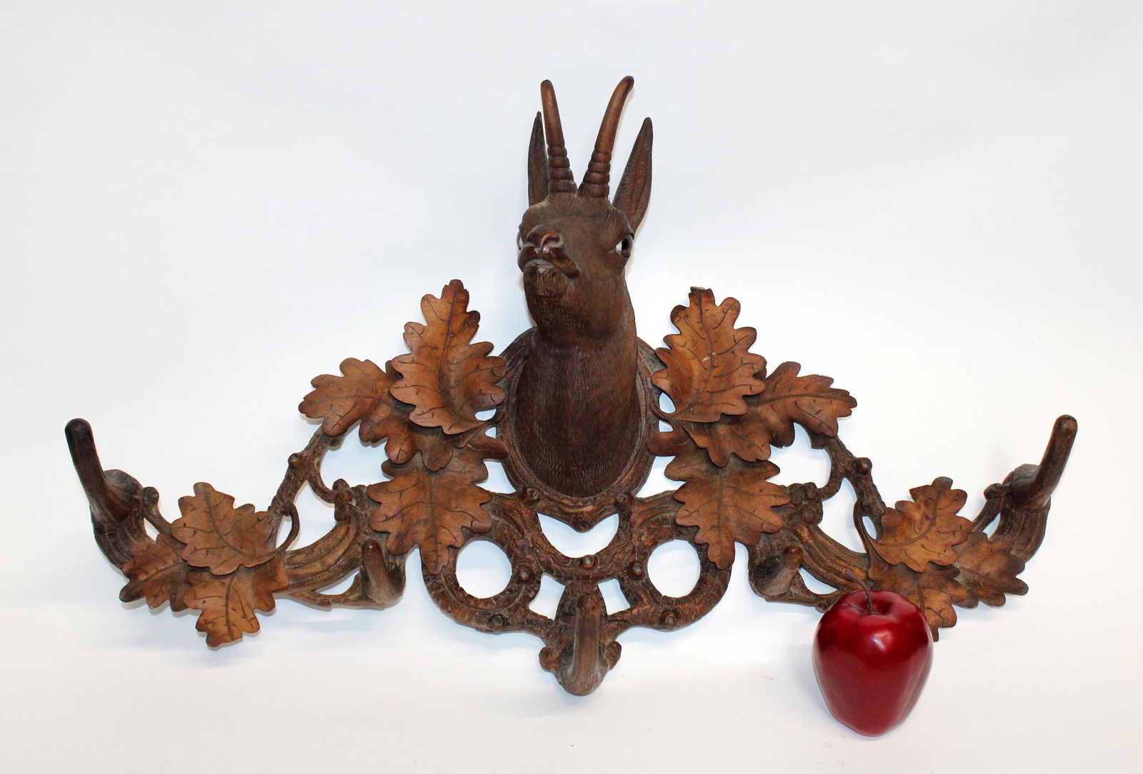 Carved Black Forest wall rack with hooks (1 of 8)