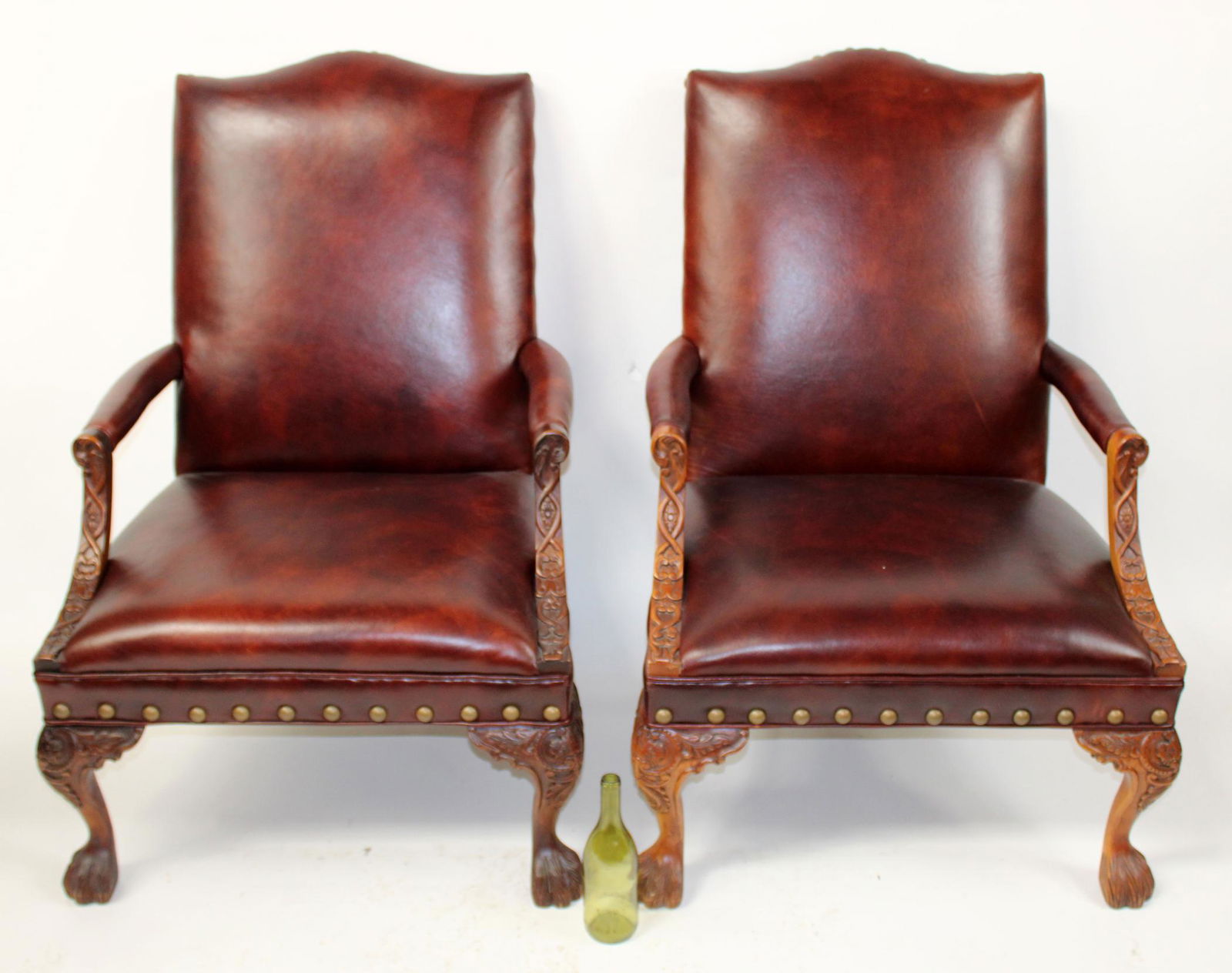 Pair of Sam Moore leather armchairs (1 of 10)