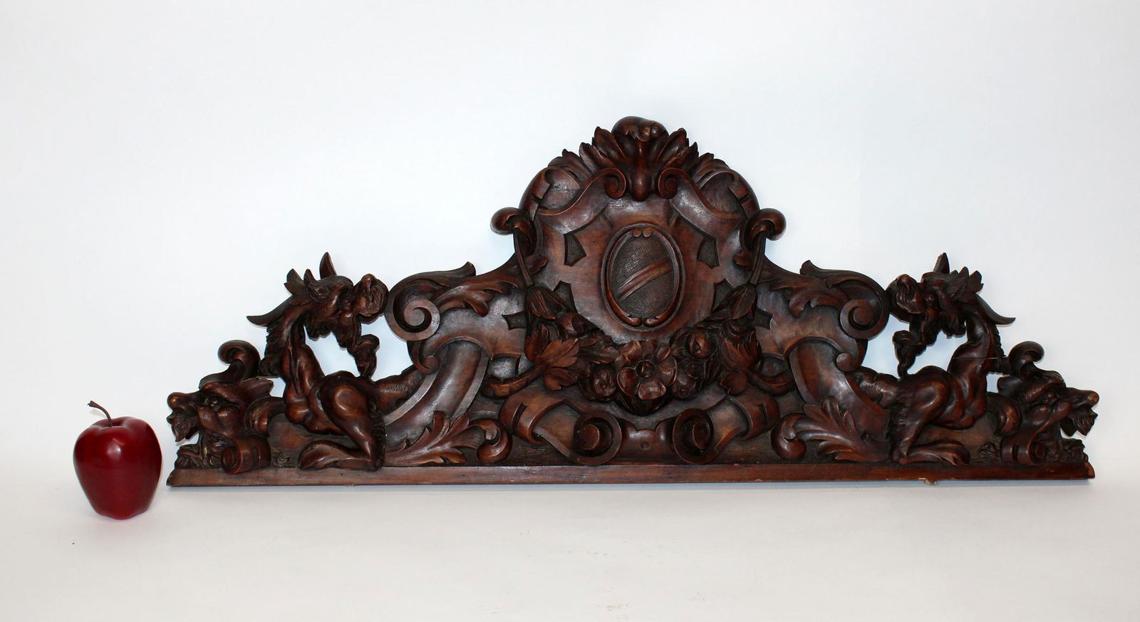 Italian carved walnut crest with crest and chimera (1 of 6)