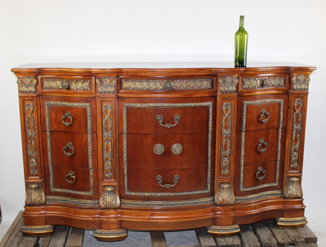 Pulaski mahogany dresser (1 of 9)