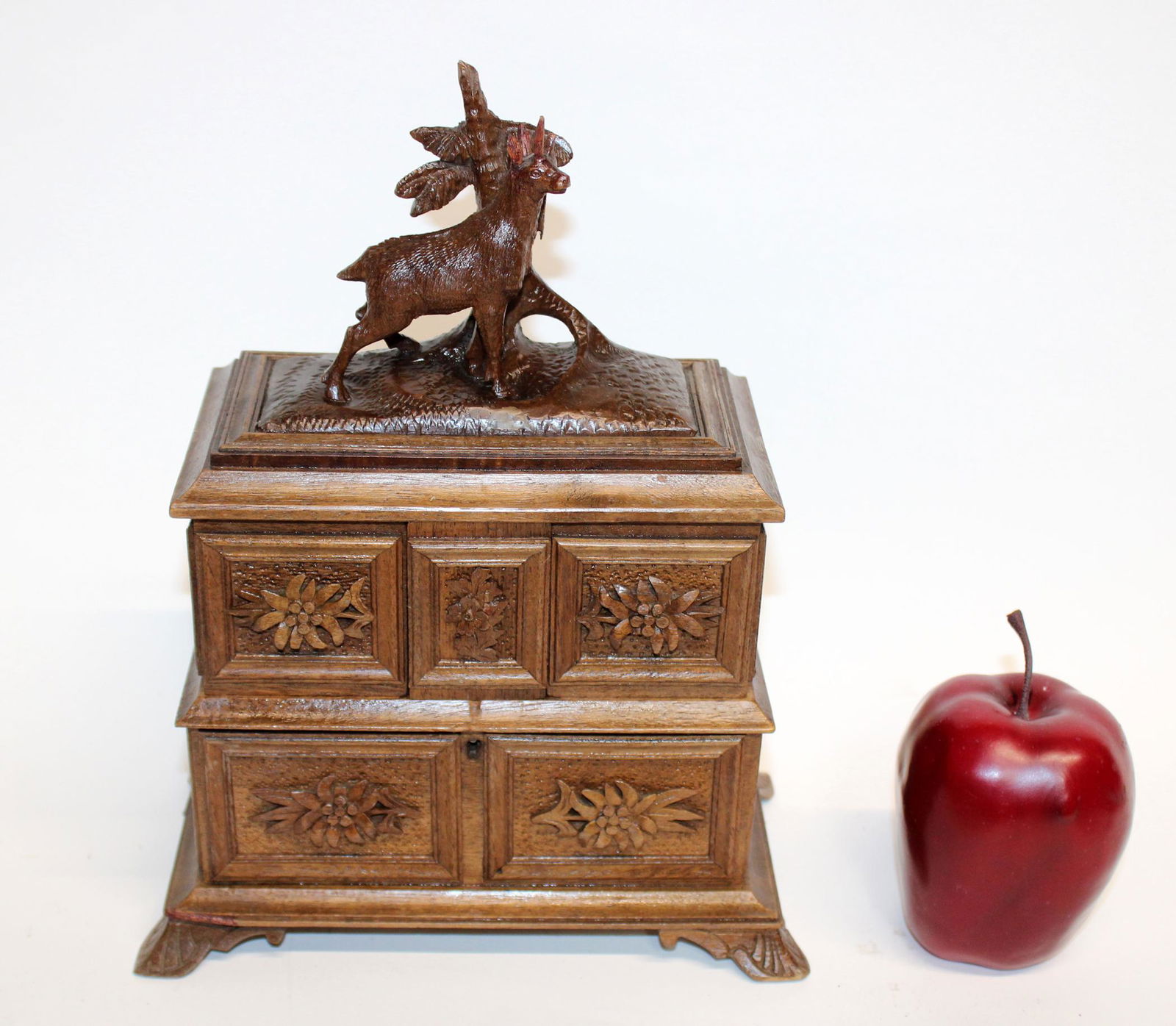 Black Forest dresser box with antelope (1 of 6)