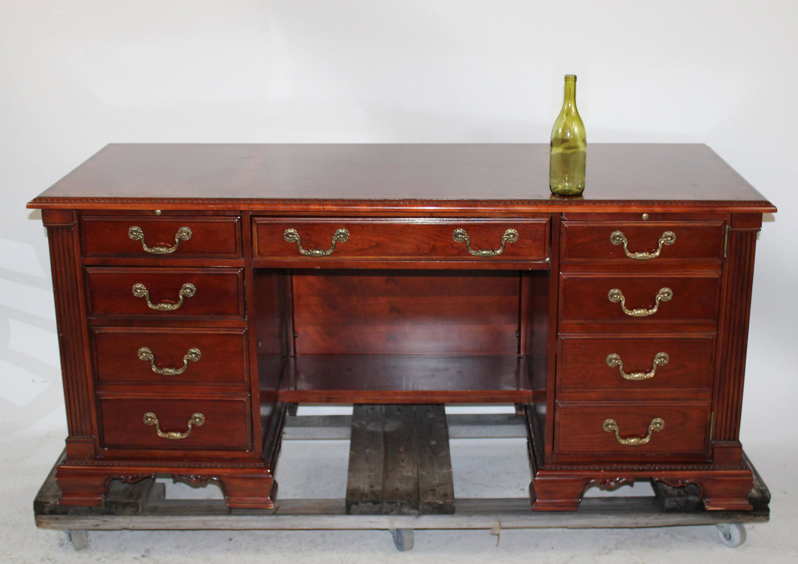 Executive pedestal desk in mahogany: Executive pedestal desk in mahogany with drawers. Late 20th century. 30" x 66"w x 26"d