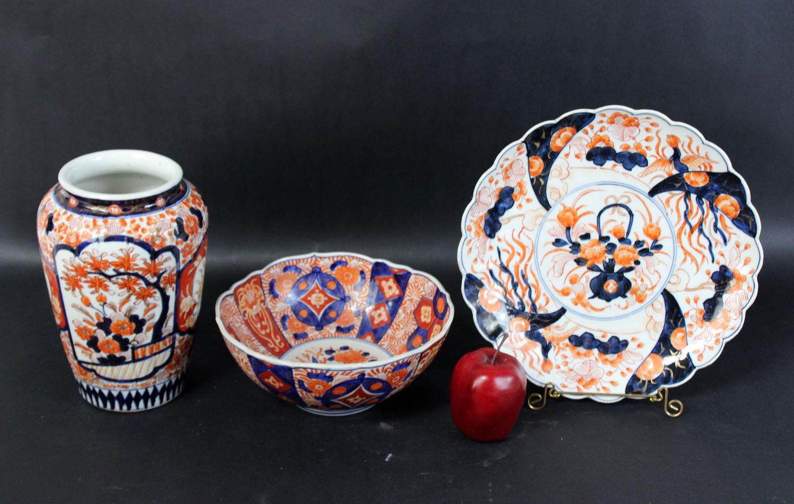 3 Chinese porcelain decorative items (1 of 10)