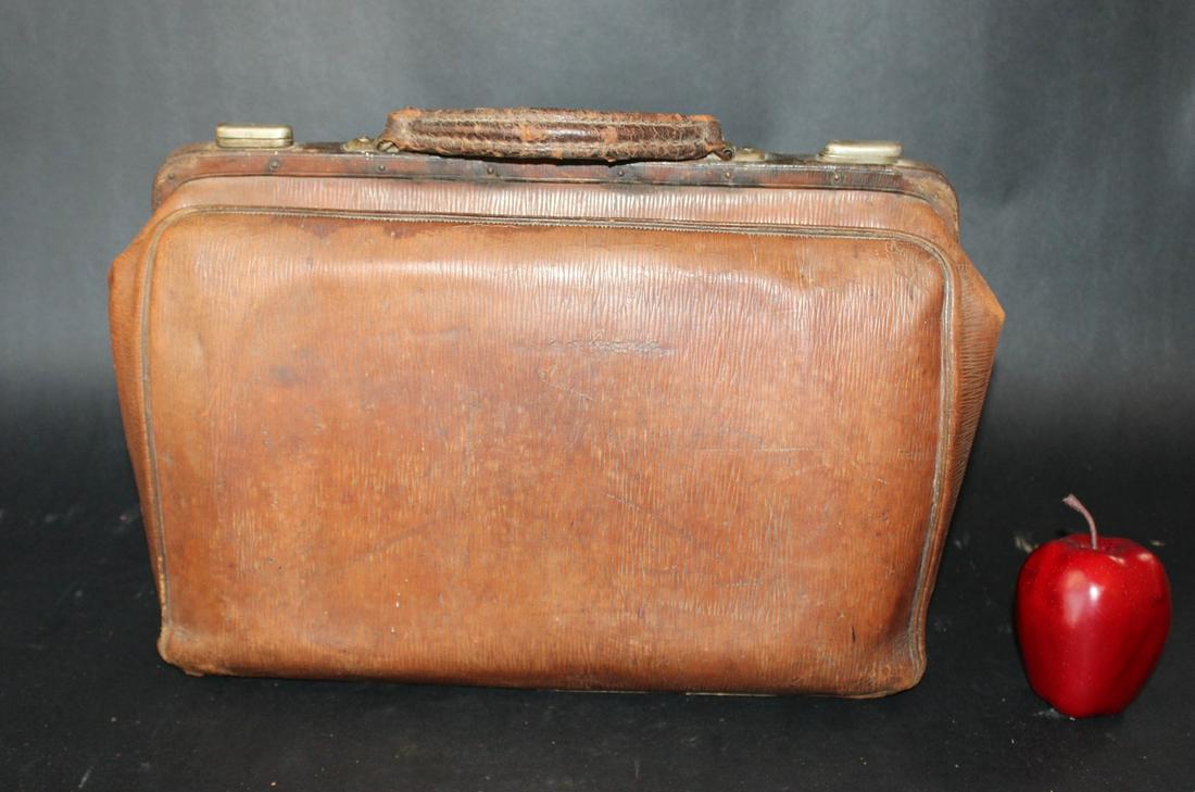 Vintage leather doctor's bag (1 of 4)