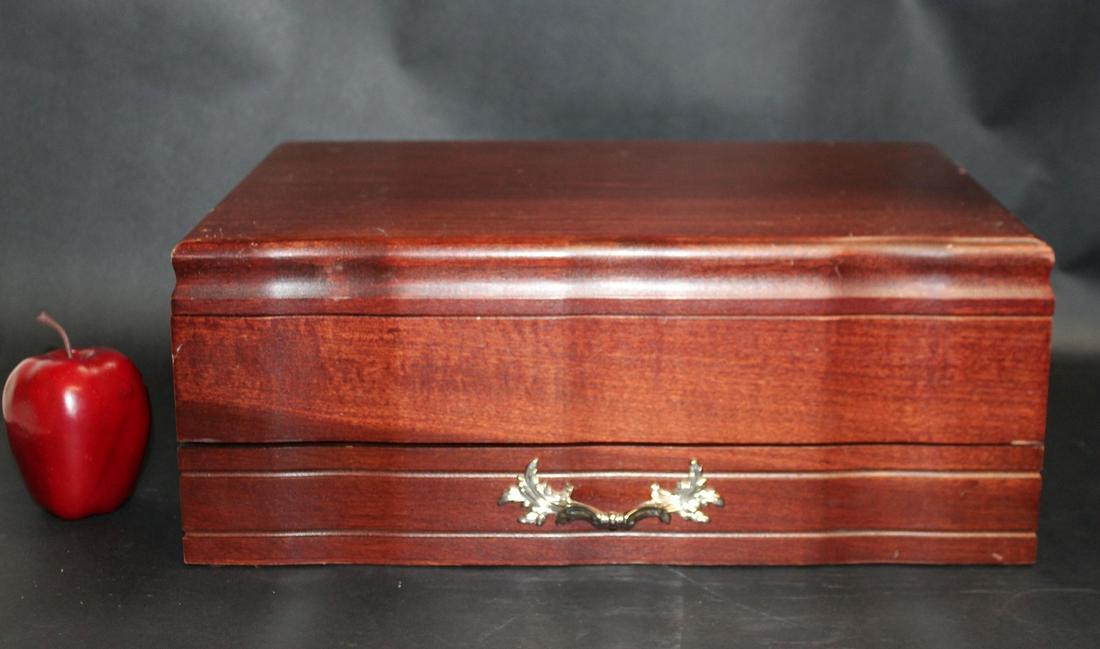 Mahogany Reed & Barton silver chest (1 of 5)