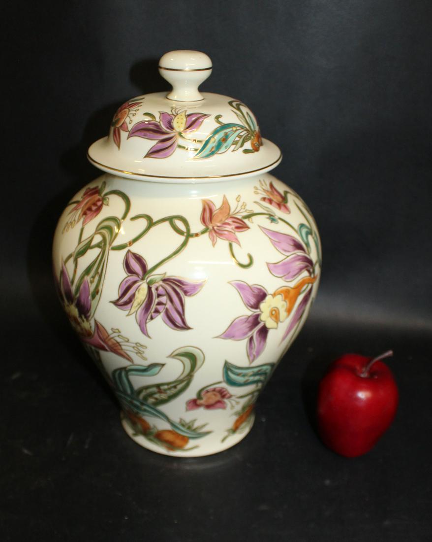 Hungarian Zsolnay painted porcelain ginger jar (1 of 8)