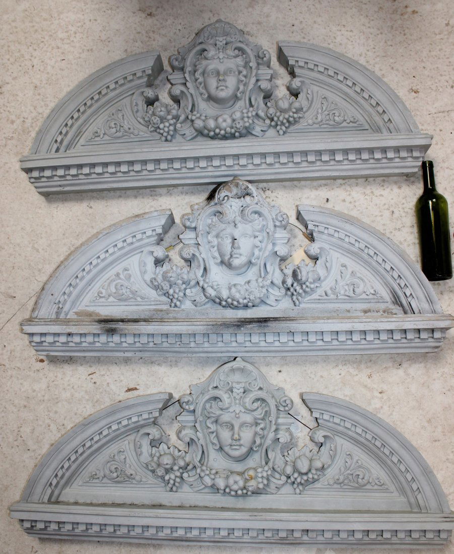 Lot of 3 cast overdoor crests with female masks (1 of 5)
