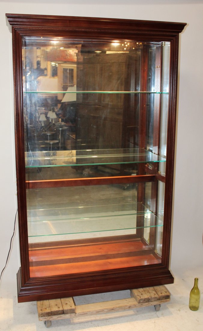 Pulaski cherry curio cabinet (1 of 5)