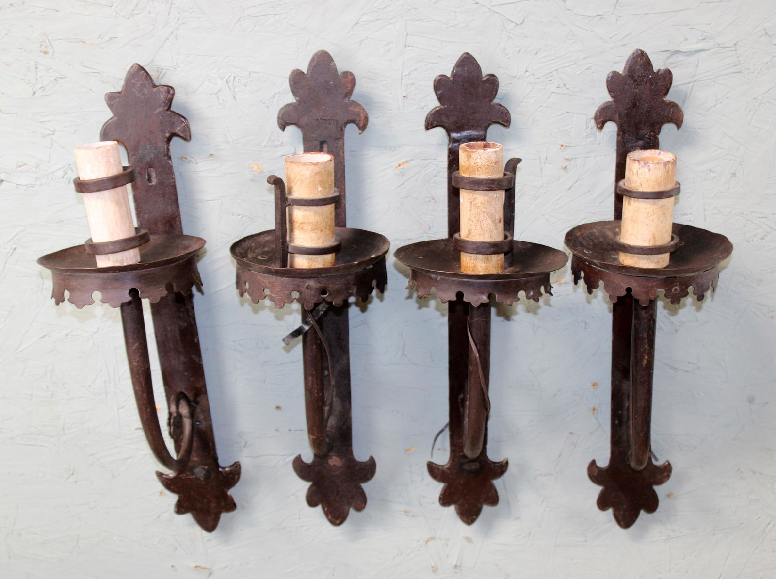 Set of 4 French Gothic iron sconces (1 of 5)