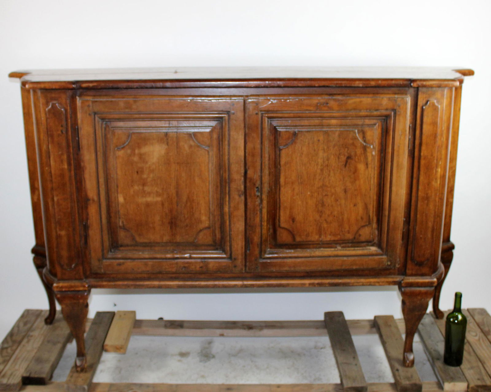 Early 19th c Italian 2 door sideboard (1 of 9)