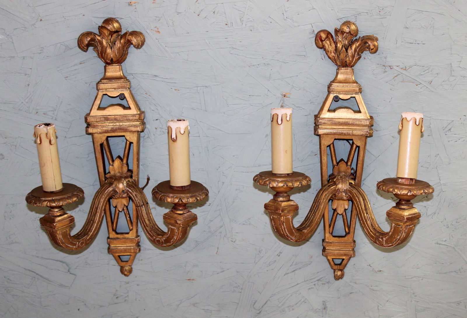 Pair of Italian giltwood sconces (1 of 7)