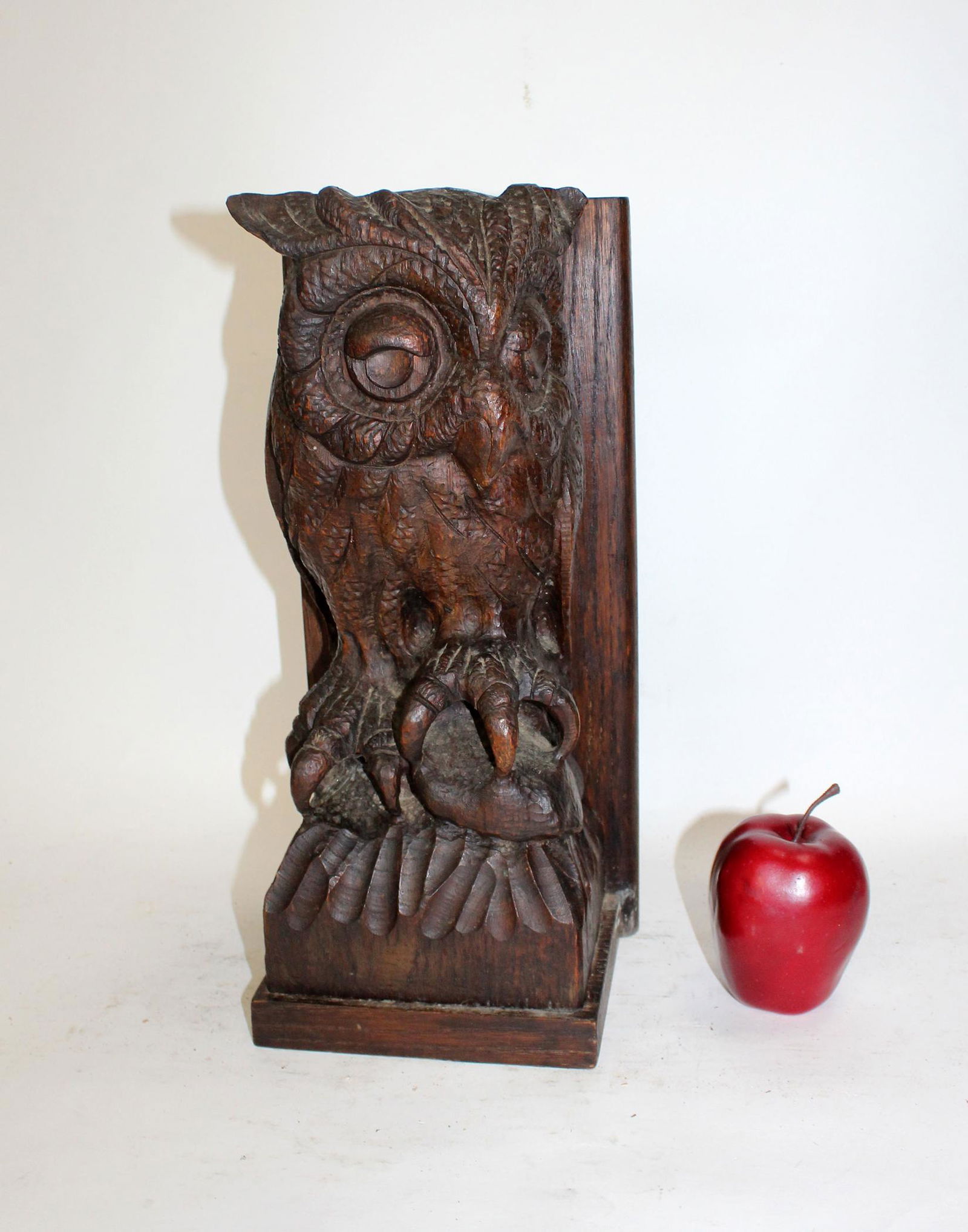 Carved oak sculpture of owl (1 of 12)
