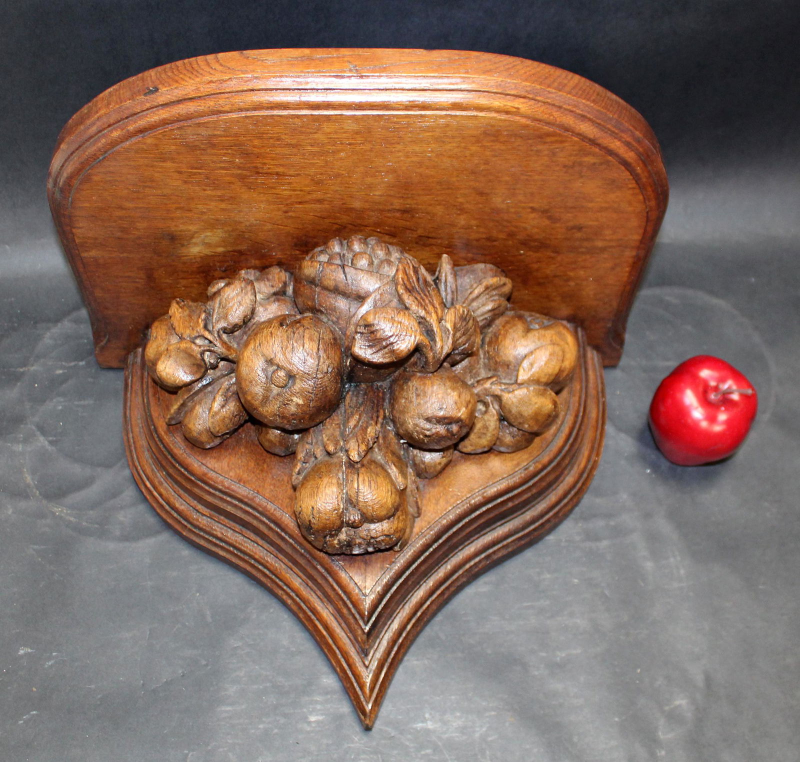 Antique Continental carved oak shelf (1 of 10)