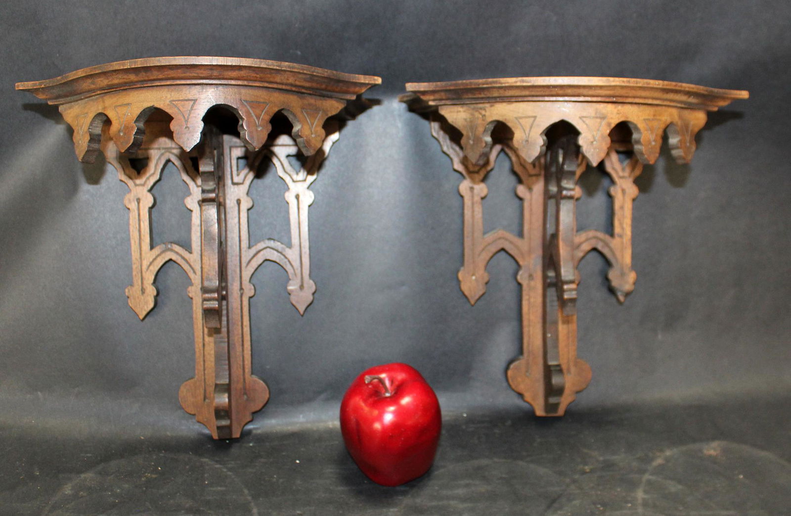 Pair of French Gothic Revival wall shelves (1 of 8)