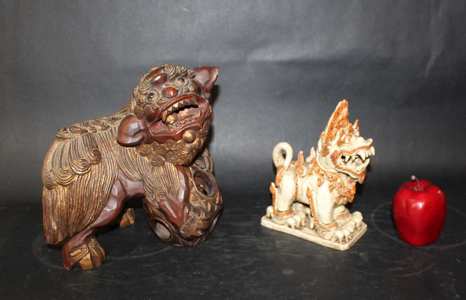 Lot of 2 Chinese fu lions. 1 wood, 1 ceramic (1 of 9)