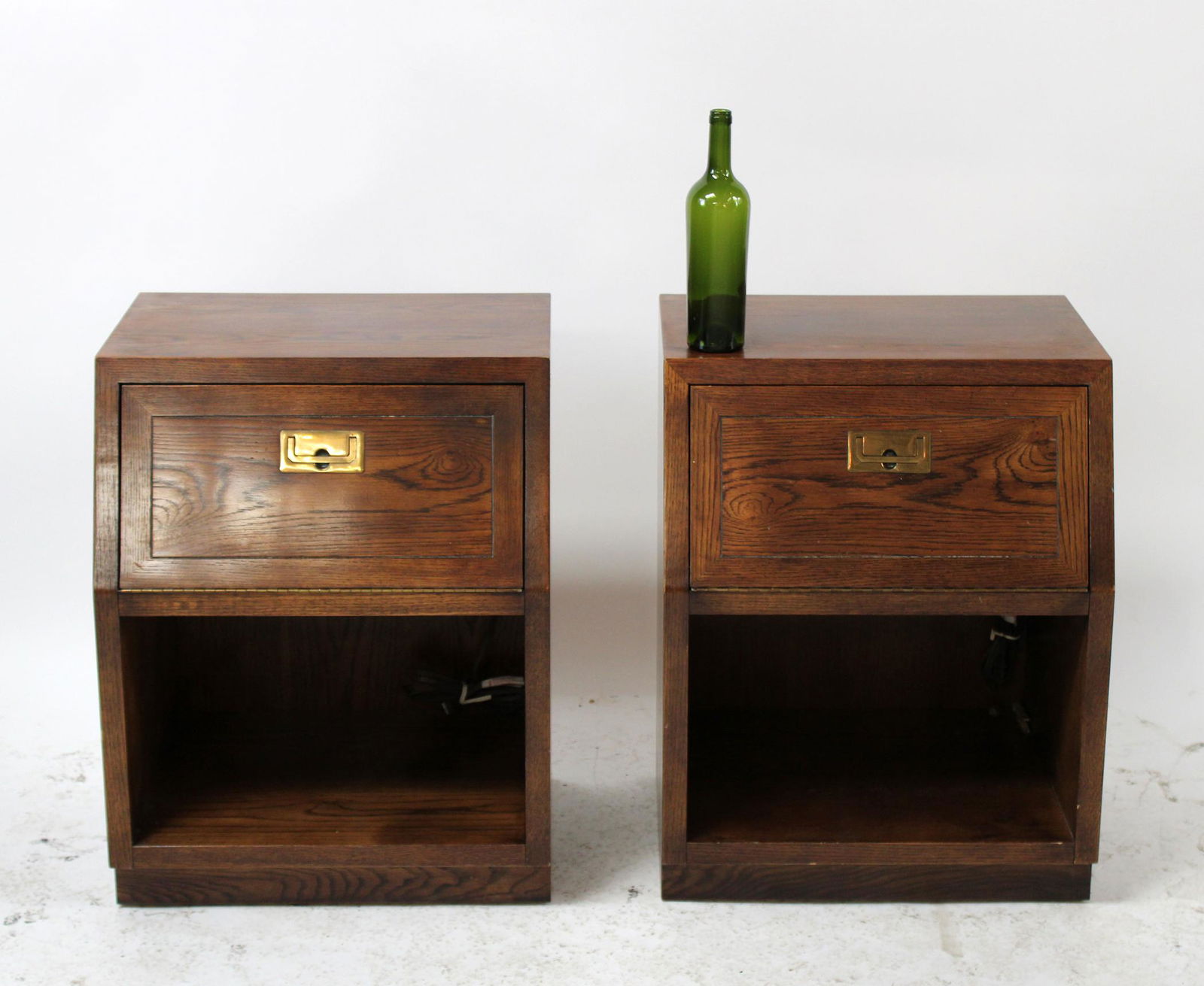 Pair of Henredon campaign style nightstands (1 of 6)