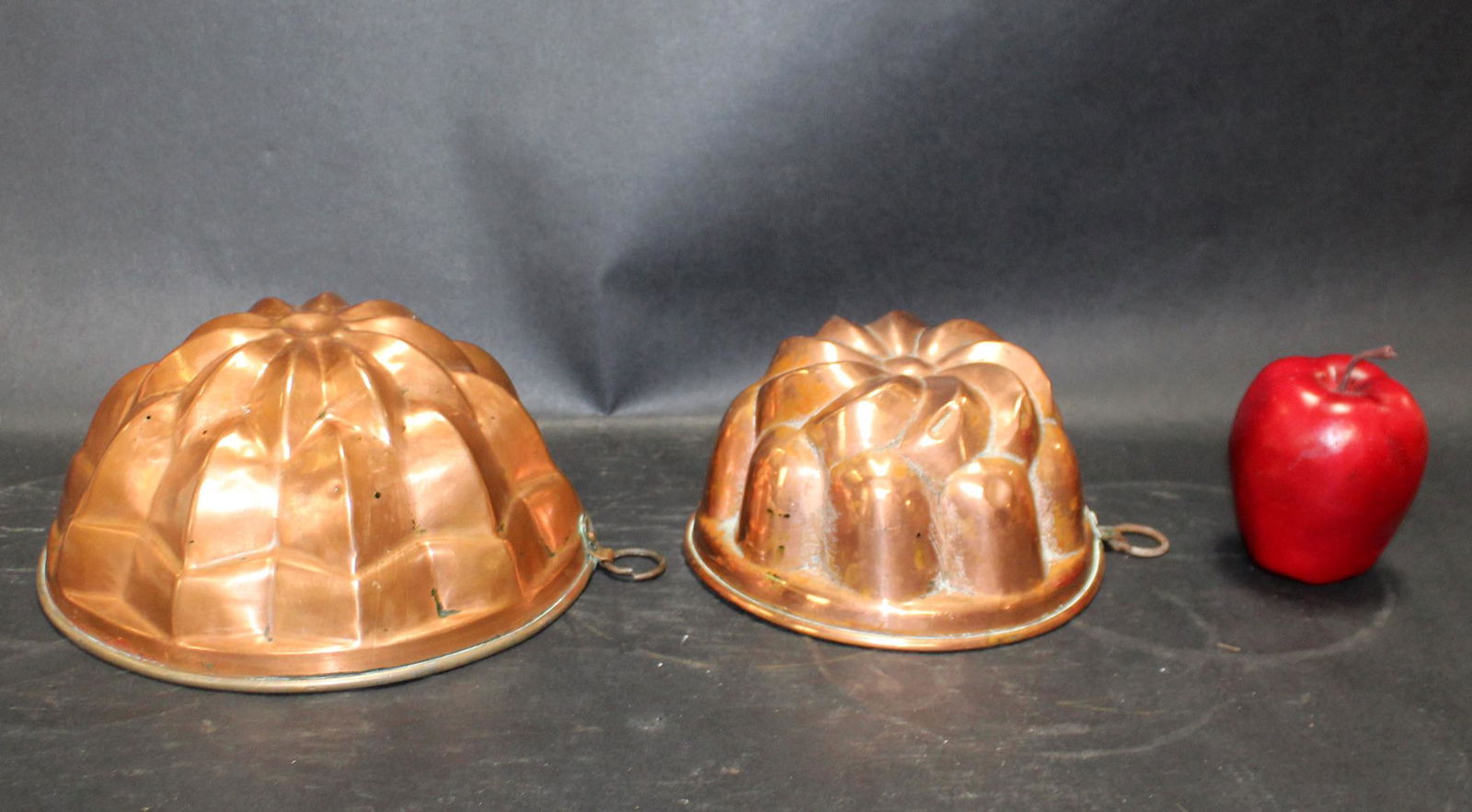 Lot of 2 French copper cake moulds (1 of 5)