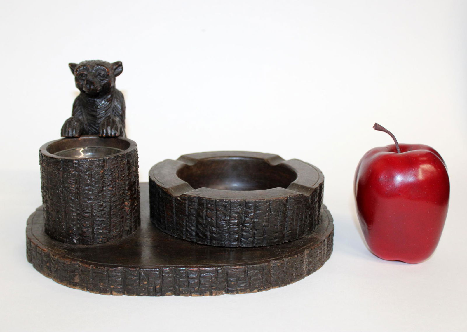 Swiss Black Forest ashtray with bear (1 of 5)